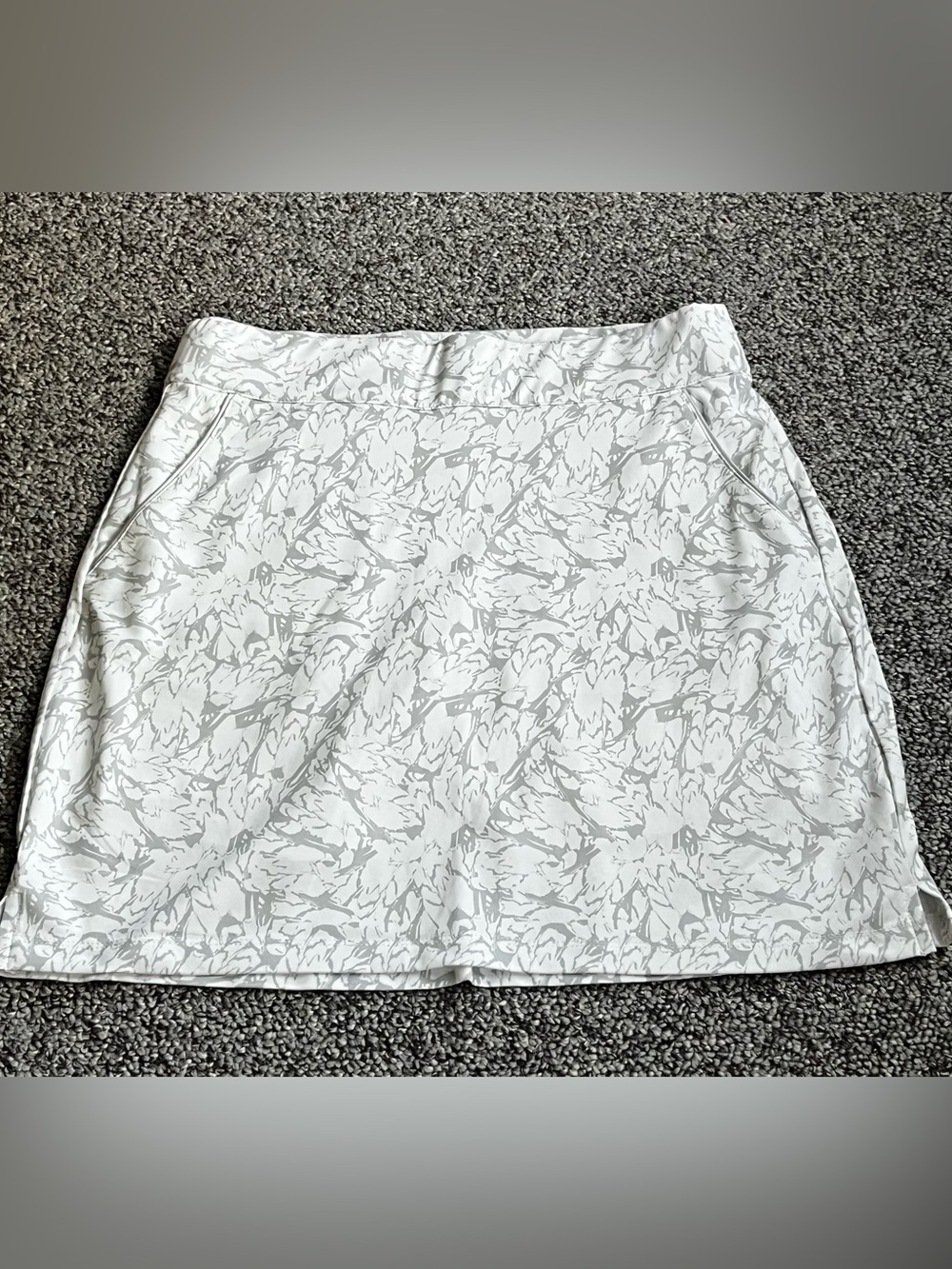 Women’s White Floral-Print Golf Skirt